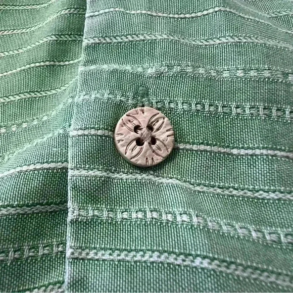 - Tommy Bahama Men’s 100% Silk Button Up Hawaiian Shirt - Picture 6 of 6